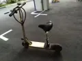 勿落现有急需出售一辆8寸折叠滑板电动车，有意者请来电咨询，非诚勿扰。