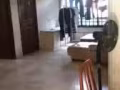 地鐵站附近步行10分鐘左右，樓下有巴士站，女搭房（主人間）4人間，價格250元