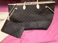 LV 女包一个。全新的。1800$ 大个包。