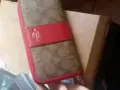卖一个COACH蔻驰女钱包，经典款几乎没用过，5折后买的时候275现在200卖