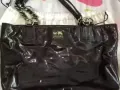 Coach真皮漆皮女包，现便宜转让。