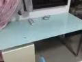搬家緊急出售雙人床墊，鋼化玻璃寫字檯，小衣櫃，床頭櫃，盛港自取
