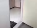 找有经验的装修师傅,修复厕所墙壁.