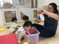 帮忙照顾婴幼儿和孩子们