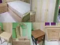 全套提走。床铺 衣柜 床头柜 梳妆台 梳妆椅 椅子 木桌 便宜卖。8.5成新