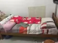 实木单人床和移动空调