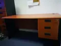 折价出售四张八成新的办公桌带抽屉