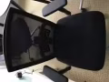 一套四把高級轉椅，一張桌子，之前公司辦公室使用的，低價轉讓!