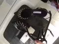 两双女是小CK 的鞋子品牌的，很新买来只穿过一次 因回国便宜转让15