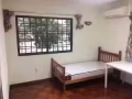 近JCU学校；别墅洋房二楼房间【女搭房】/提供家具拎包入住；房间住满仅两人