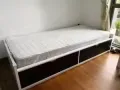 带抽屉很新单人床，沙发床，储物架
