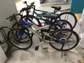 现在有两个自行车出售，八成新60，六成新30，德曼花园，自取