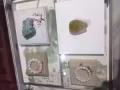 出售品种有:蜜蜡、琥珀 、各种象牙、水晶，手链、项链、风水摆件、天河石，虎眼石