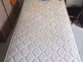 实木床架 kingkoil的床垫
