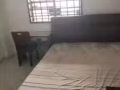 芽笼峇鲁普通房间出租，大床适合情侣或夫妻，家私齐全环境优雅清洁住人少 交通方便