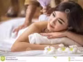 儒雅男按摩師，專為女士提供按摩推拿服務