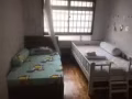 巴西里21街夫妻，两女搭房
