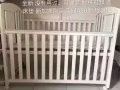 婴儿床