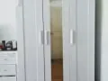 外观很新的白色宜家款带镜子衣橱