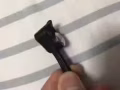 出售一個全新的藍牙耳機正常使用電池可以用3-4天 聲音非常清晰 特別適合開車的朋