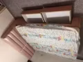 八成新双人大床， 两张单人床低价出售