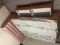 八成新双人大床， 两张单人床低价出售