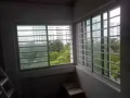  一站式装修。窗口，玻璃门，铝铁花，厕所门，等等 。承接政府住屋，公寓及私人屋
