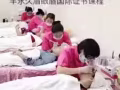 [握手][握手][握手]本院有美容,美体，美甲,化妆,纹绣等专业课程，三到六个月
