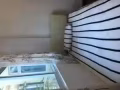 明亮通风私人主人房附浴室