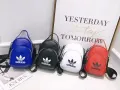Adidas 斜包包