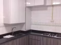 兀蘭地鐵站對面 ！大牌367，郵編730367，四個臥室單位，家私電器都有