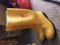 便宜转让一双安全防水靴