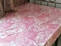 滨尼地铁站对面有普通房，大隔间，小储藏间，男女床位出租，靠近商场地铁站，巴士总站