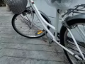 白色自行车