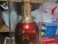 中国带的一瓶好酒。
