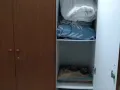 八成新三门衣柜，80新币。