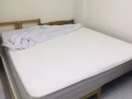 出售自家用king size 1米八床的弹性宜家大床垫 和两人坐沙发