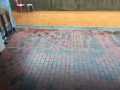 出租店门口红格