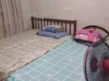 房間以住有一中國人，在招一個男搭