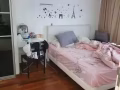 卖1.5的床和餐桌一张，四把椅子。4.8号前联系我，谢谢。