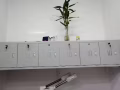 鐵櫃。和柜子。