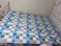 双人床