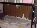 粗铁上下铁床和两张单人床100.如果再加上黑色普通上下铁床就130 自取