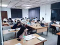 工作人士，家屬准證等等都可以來提升自己！英文課程，大專文憑，研究生文憑碩士（輔導