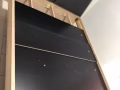 床。衣櫃。書桌。應有盡有