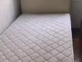 有普通两套好的单人床 代海马床垫出售 每套50 块 也可以送货上门，每套另加20