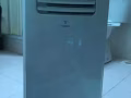 九成新可攜式冷氣機一台出售