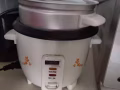 出带蒸笼的电饭煲