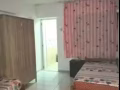淡滨尼地铁站附近有主人房三人间（独立床）女孩床位出租。干净整洁清静。合法人数。