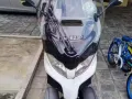新款白色有盖摩托车转让，还有五年coe。